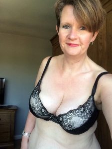 Maeva, femme cougar cochonne pour un téléphone rose sexe torride